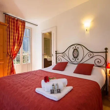 Apartament Sleeps 4 *